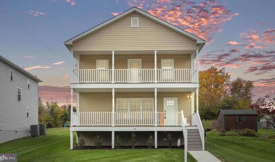 114 POTOMAC St, Boonsboro, MD 21713 - 3 Beds, 3 Bath