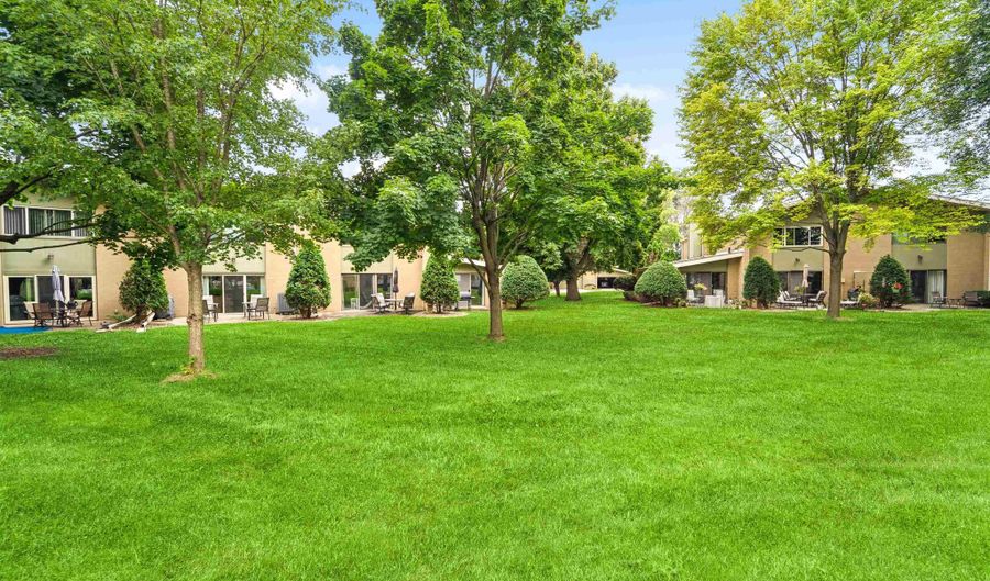 1231 W NICOLET Cir, Appleton, WI 54914 - 3 Beds, 3 Bath