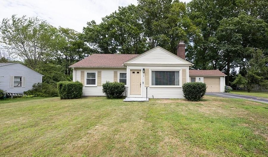7 New Clark Rd, Cumberland, RI 02864 - 3 Beds, 1 Bath