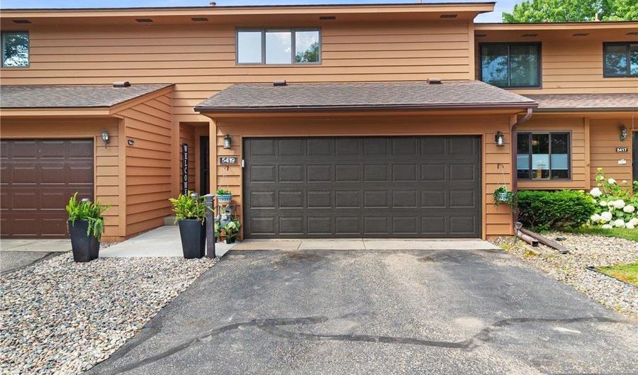 5419 Upper 147th St W, Apple Valley, MN 55124 - 3 Beds, 3 Bath