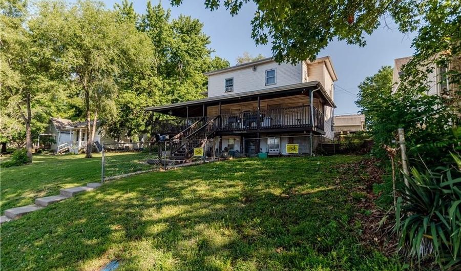 1125 Atchison St, Atchison, KS 66002 - 4 Beds, 4 Bath