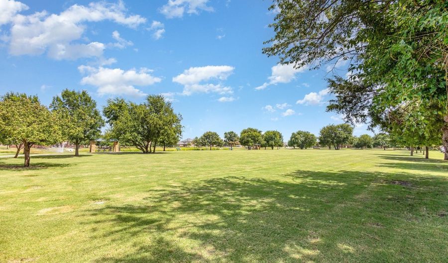 821 Redbud Dr, Allen, TX 75002 - 5 Beds, 3 Bath