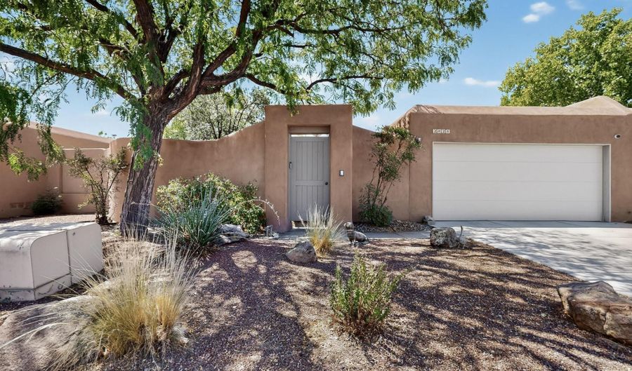 2828 DON PANCHO Rd NW, Albuquerque, NM 87104 - 2 Beds, 2 Bath