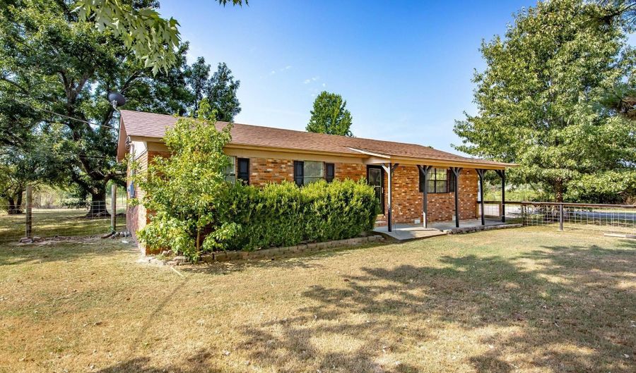 1005 SW 12th St, Atkins, AR 72823 - 3 Beds, 2 Bath