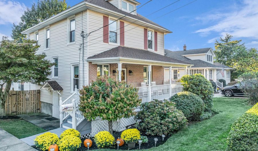 61 E Washington Ave, Atlantic Highlands, NJ 07716 - 3 Beds, 2 Bath