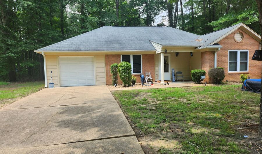 108 Della St, Batesville, MS 38606 - 3 Beds, 2 Bath