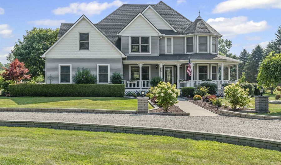 8381 Mckinley, Algonac, MI 48001 - 5 Beds, 3 Bath
