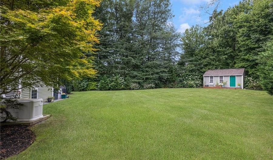10 Honey Lou Ct, Cranston, RI 02921 - 4 Beds, 3 Bath