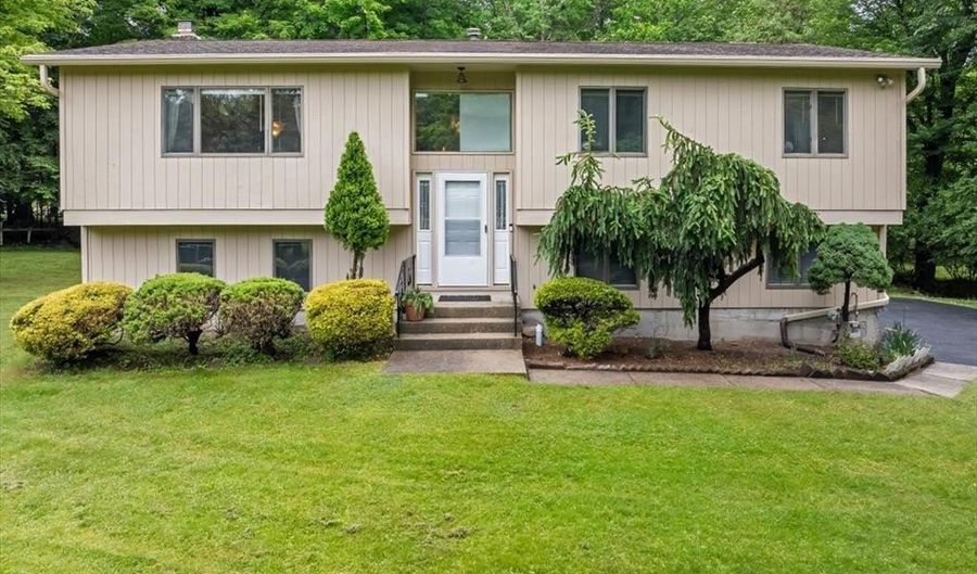60 Smith Hill Rd, Airmont, NY 10952 - 4 Beds, 3 Bath