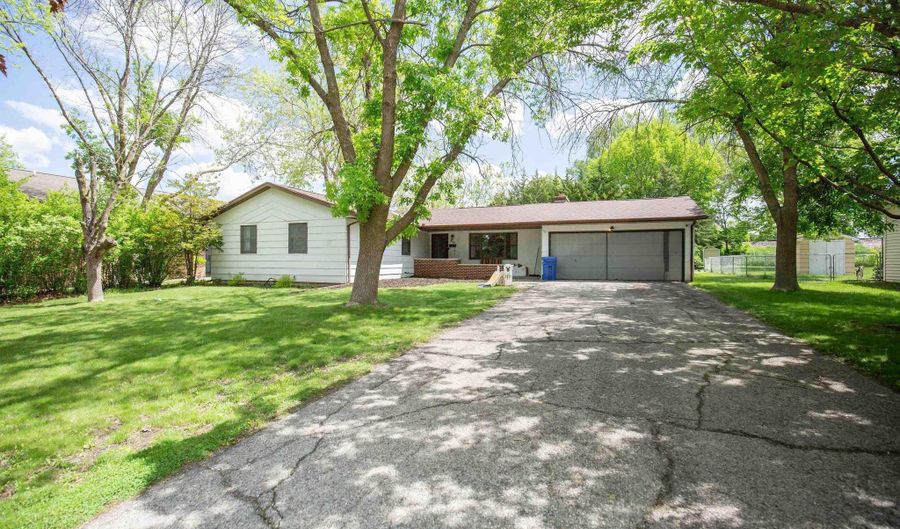 610 N Lantry St, Algona, IA 50511 - 3 Beds, 2 Bath