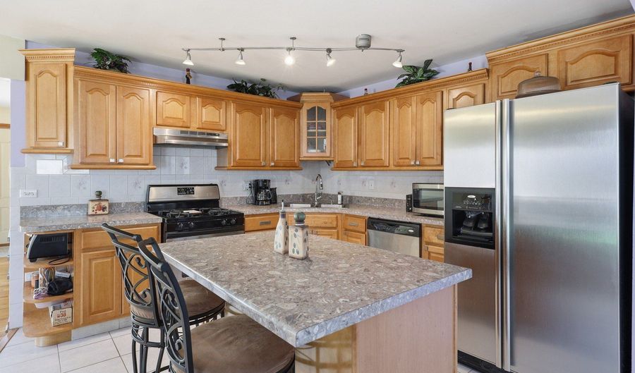 329 E Myrick Ave, Addison, IL 60101 - 4 Beds, 3 Bath
