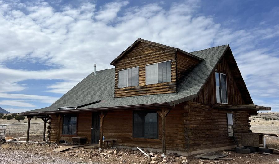 46950 N Falcon Flight Way, Ash Fork, AZ 86320 - 2 Beds, 1 Bath