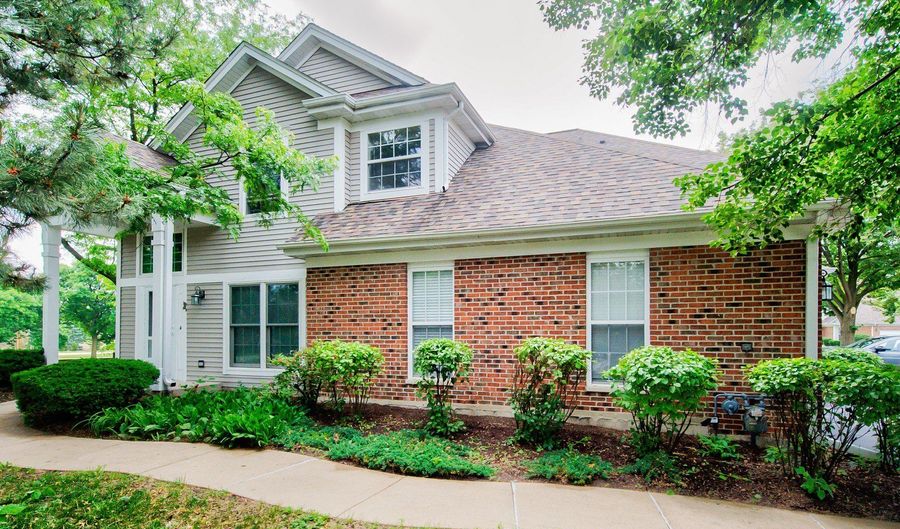 2015 N Silver Lake Rd 1, Arlington Heights, IL 60004 - 2 Beds, 1 Bath