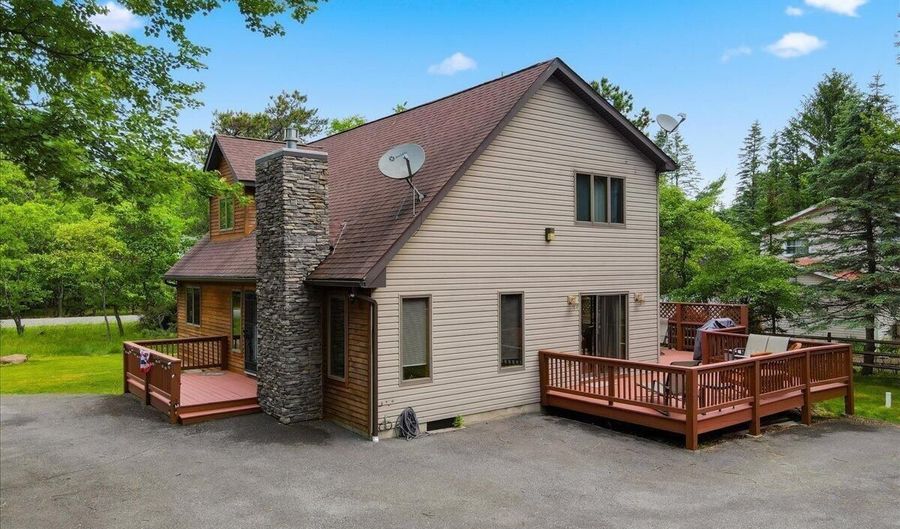 40 Dillon Way, Albrightsville, PA 18210 - 4 Beds, 2 Bath