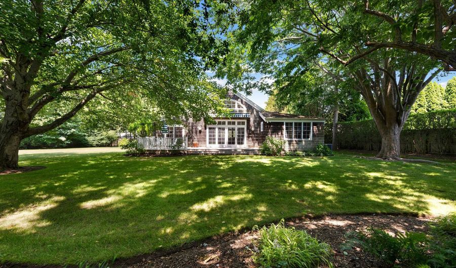256 Main St, Amagansett, NY 11930 - 2 Beds, 3 Bath