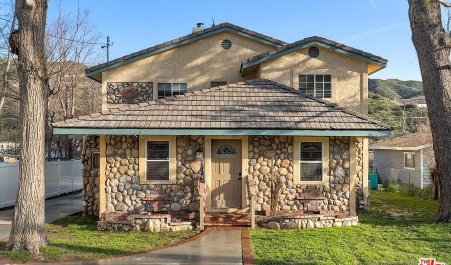 16732 Gazeley St, Canyon Country, CA 91351 - 4 Beds, 4 Bath
