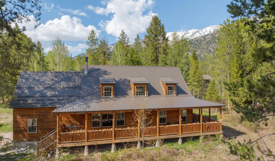 9 PINE St, Alpine, WY 83128 - 3 Beds, 3 Bath