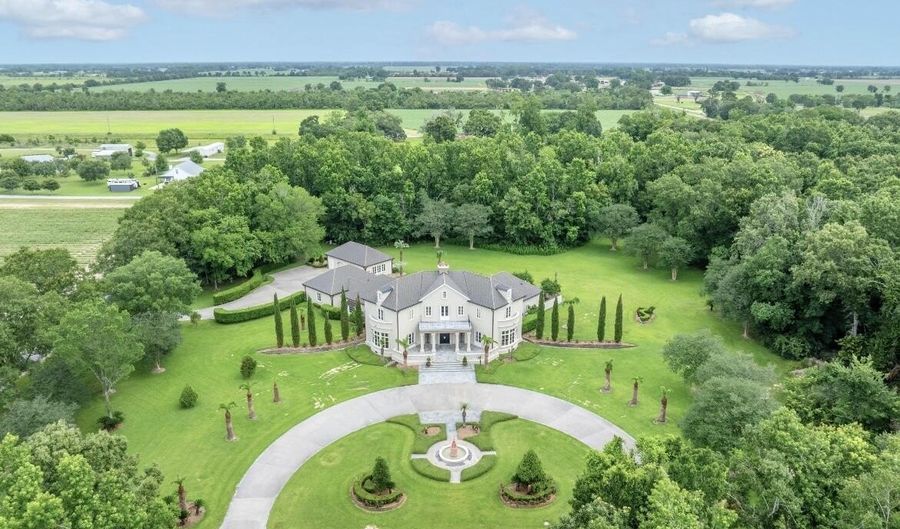 12425 N Marcus Rd, Abbeville, LA 70510 - 5 Beds, 5 Bath