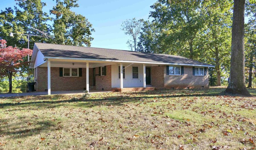 238 Lakeview Dr, Blacksburg, SC 29702 - 3 Beds, 2 Bath