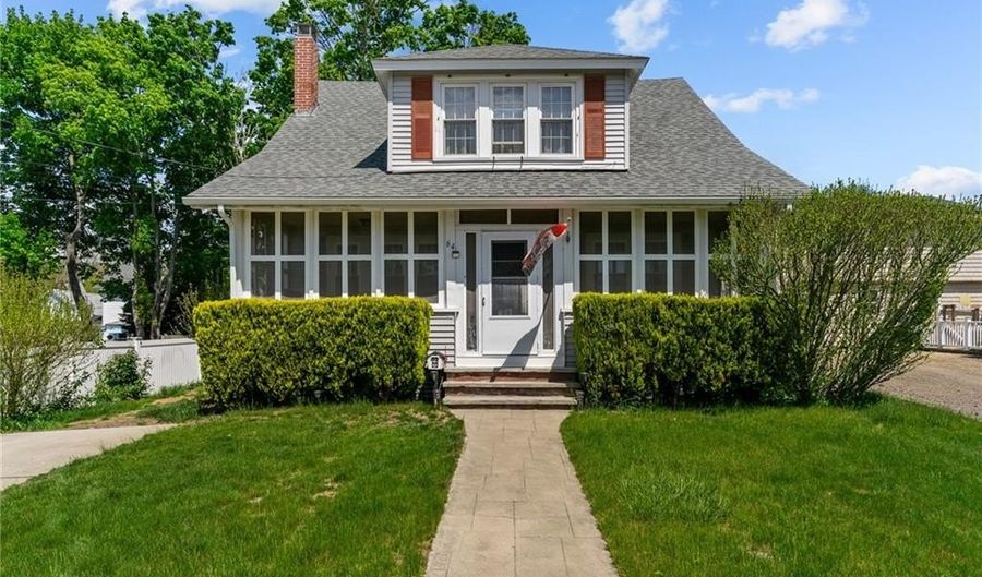 64 Dyer Ave, East Providence, RI 02915 - 4 Beds, 2 Bath