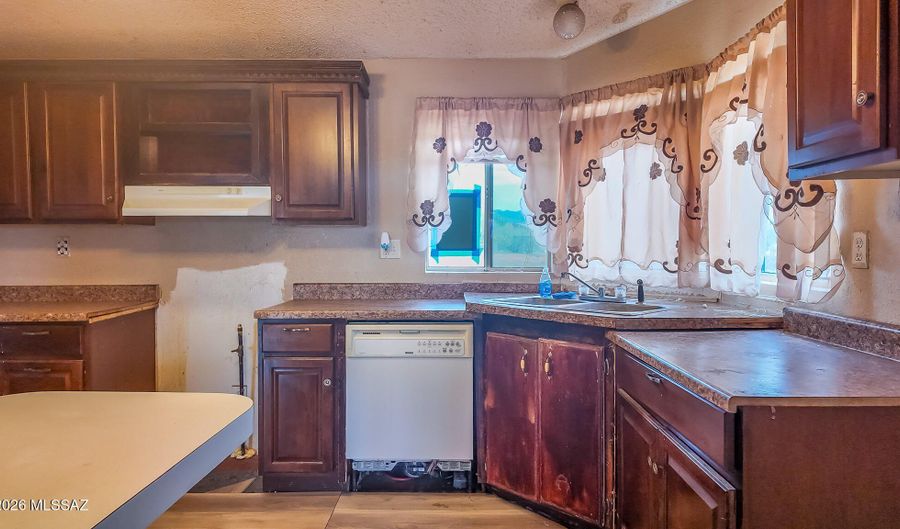 27651 S Canoa Rd, Amado, AZ 85645 - 3 Beds, 2 Bath
