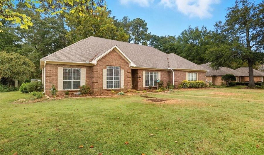 135 Fawnwood Dr, Brandon, MS 39042 - 4 Beds, 3 Bath