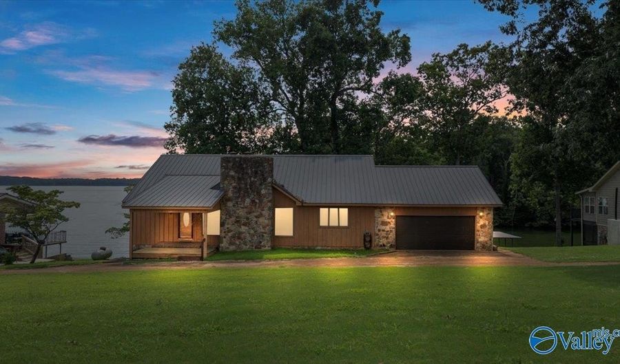 14639 Dogwood Cir, Athens, AL 35611 - 3 Beds, 4 Bath