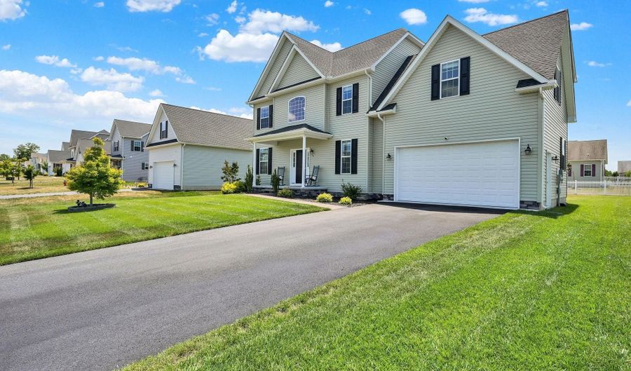 94 S RIDGE BROOK Dr, Felton, DE 19943 - 4 Beds, 3 Bath