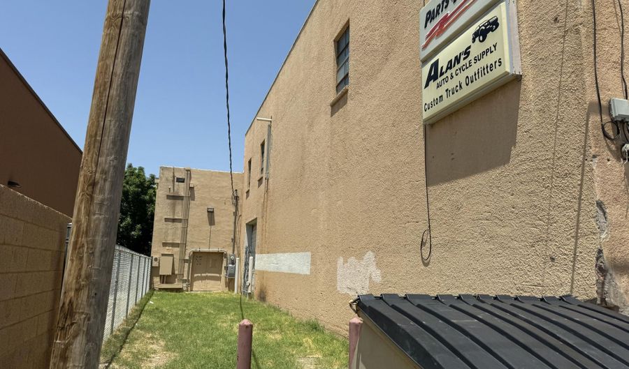 215 W Fox St, Carlsbad, NM 88220 - 0 Beds, 0 Bath