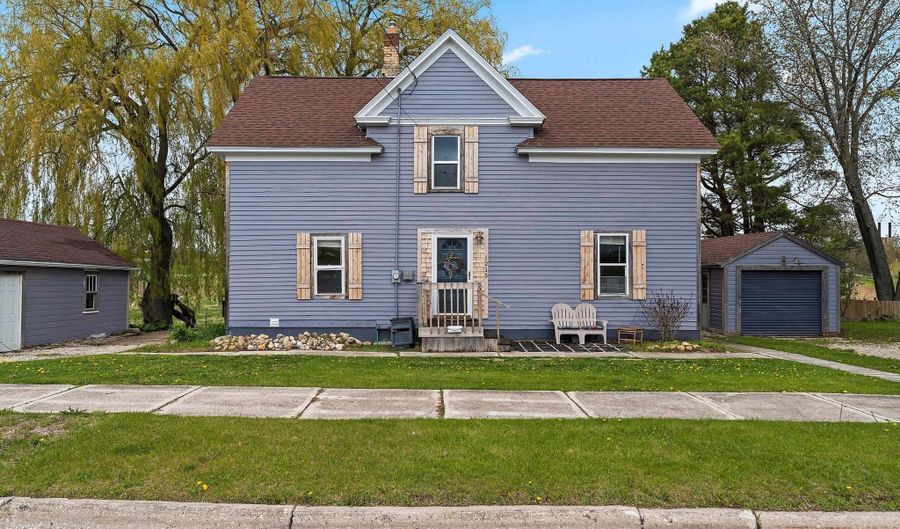 1215 NAVARINO St, Algoma, WI 54201 - 4 Beds, 2 Bath
