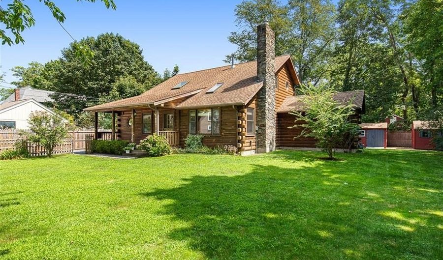 14 Barker Ave, Warren, RI 02885 - 2 Beds, 2 Bath