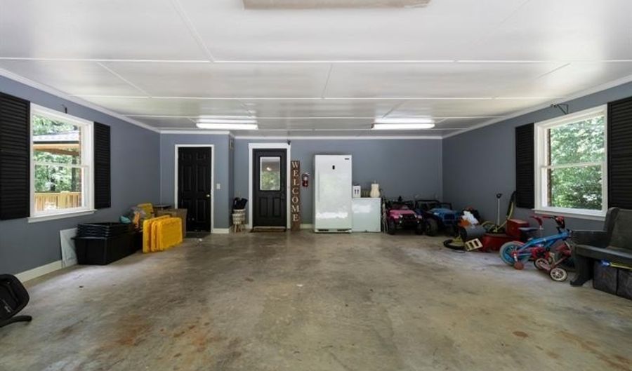 311 Herring Rd NE, Armuchee, GA 30105 - 4 Beds, 5 Bath