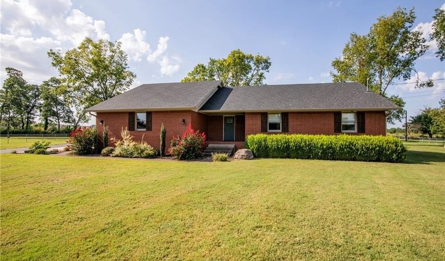 1904 Mayflower Rd, Bentonville, AR 72713 - 3 Beds, 3 Bath
