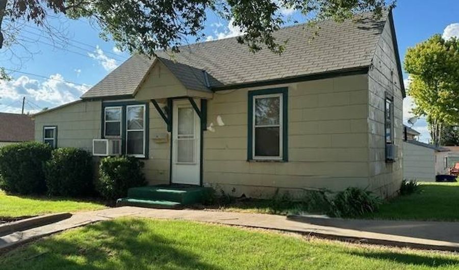 1052 9th St, Alva, OK 73717 - 2 Beds, 1 Bath