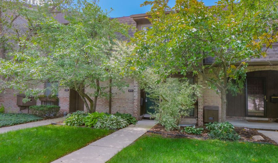672 Greenhills Dr, Ann Arbor, MI 48105 - 2 Beds, 2 Bath