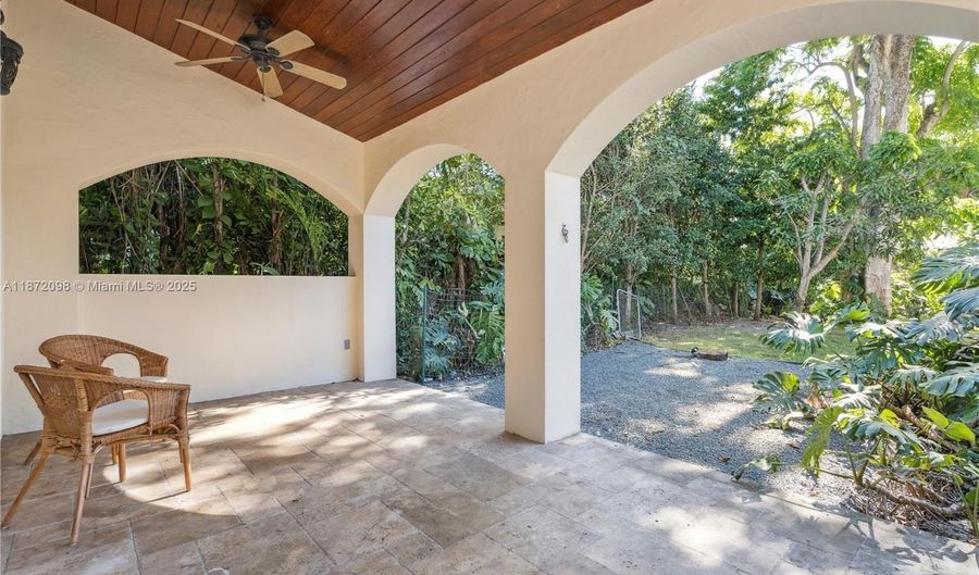 2421 San Domingo St guest house, Coral Gables, FL 33134 - 1 Beds, 1 Bath