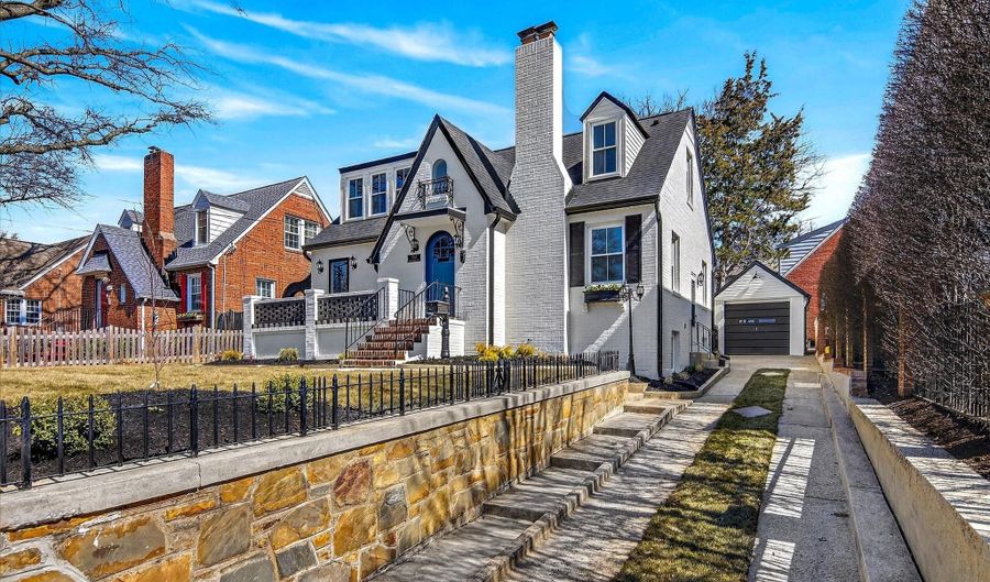 1607 N GLEBE Rd, Arlington, VA 22207 - 6 Beds, 4 Bath