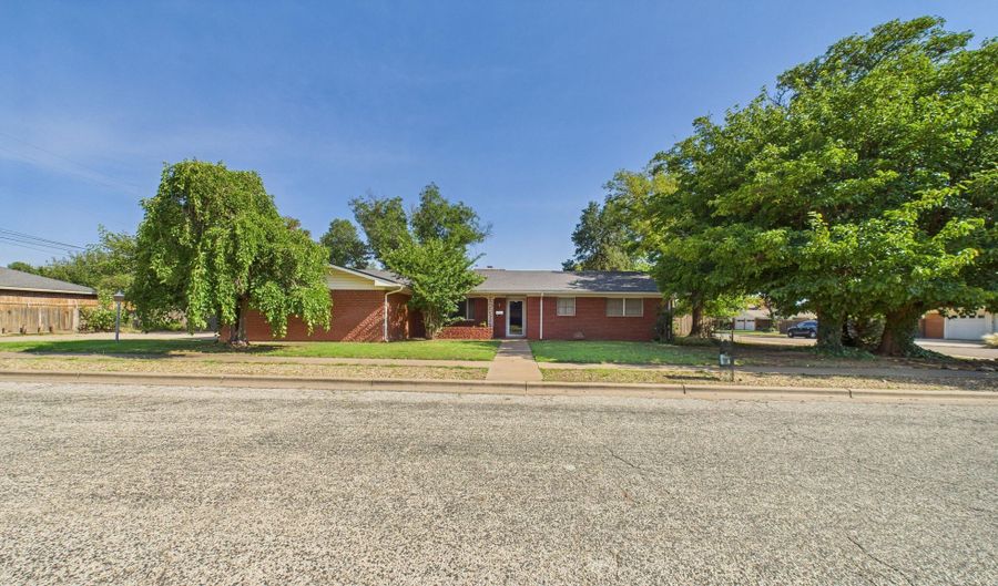 1202 2nd St, Abernathy, TX 79311 - 3 Beds, 2 Bath