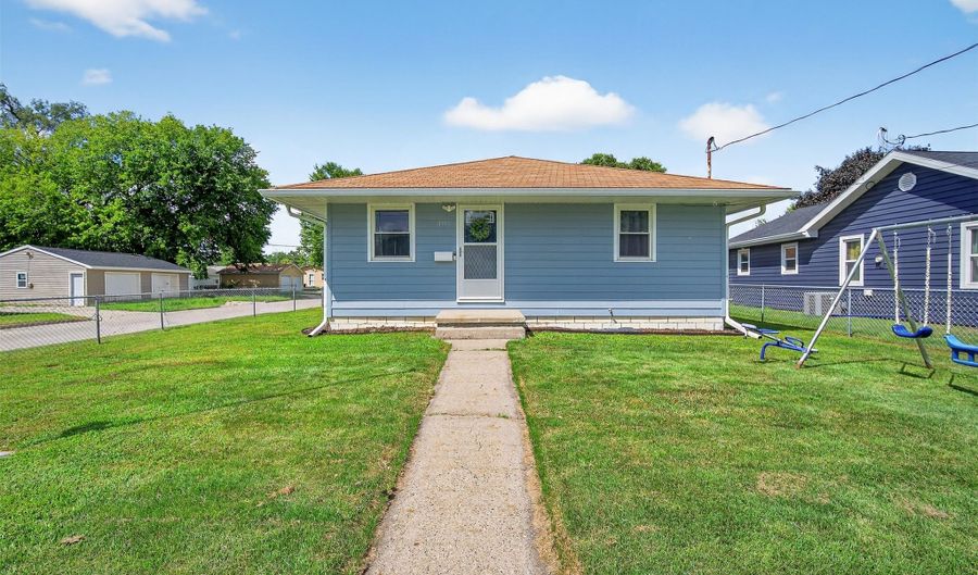 2100 Searle St, Des Moines, IA 50317 - 3 Beds, 1 Bath