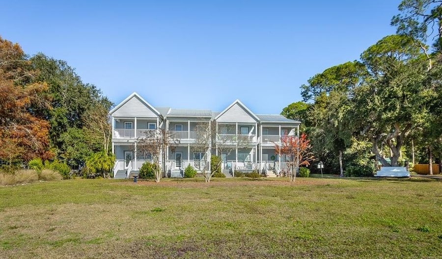 309 Hwy 98, Apalachicola, FL 32320 - 2 Beds, 3 Bath