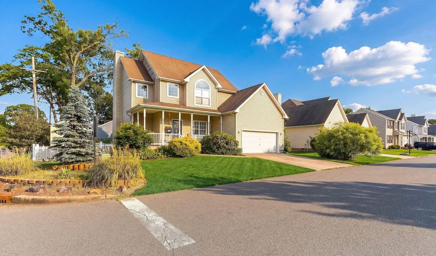 801 Cranberry Rd, Beachwood, NJ 08722 - 4 Beds, 3 Bath