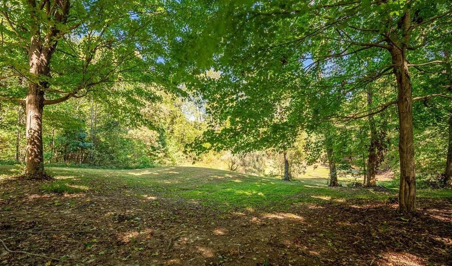 2588 Cemetery Rd, Auburn, KY 42206 - 3 Beds, 3 Bath