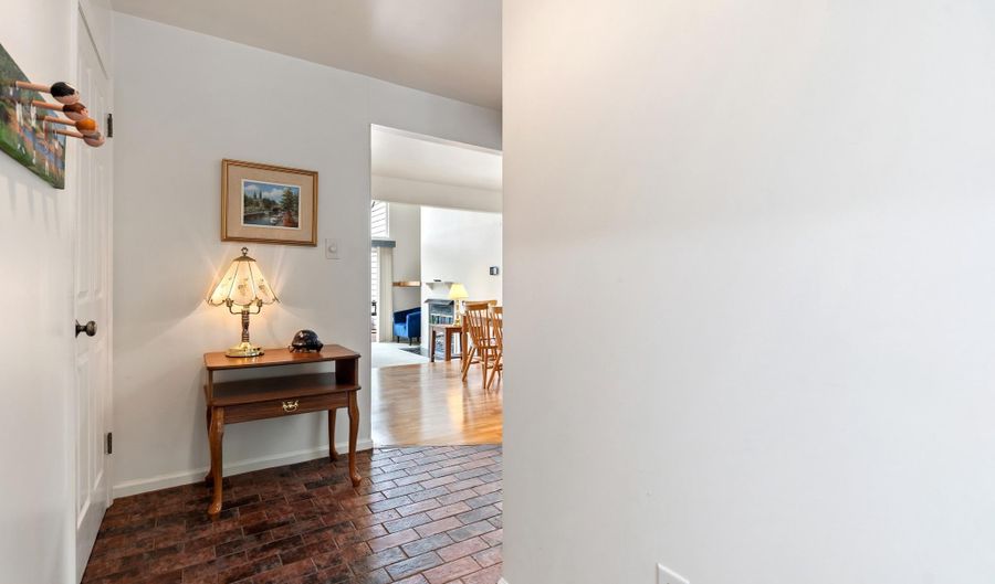 13 RIDGE Ct, Basye, VA 22810 - 3 Beds, 4 Bath