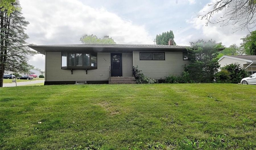 100 N McNamara Dr, Anamosa, IA 52205 - 4 Beds, 2 Bath