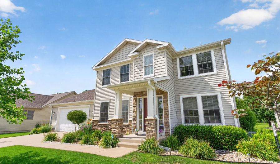2421 Yorkshire Cir, Ames, IA 50010 - 3 Beds, 3 Bath