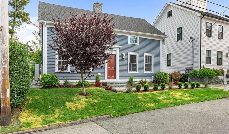 22 Castle St 3, East Greenwich, RI 02818 - 3 Beds, 3 Bath
