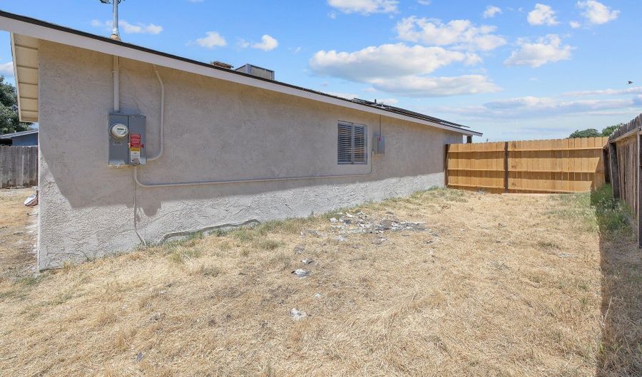 11456 Manzanita St, Armona, CA 93202 - 3 Beds, 2 Bath