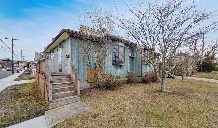 54 Slocum St, Acushnet, MA 02743 - 1 Beds, 1 Bath