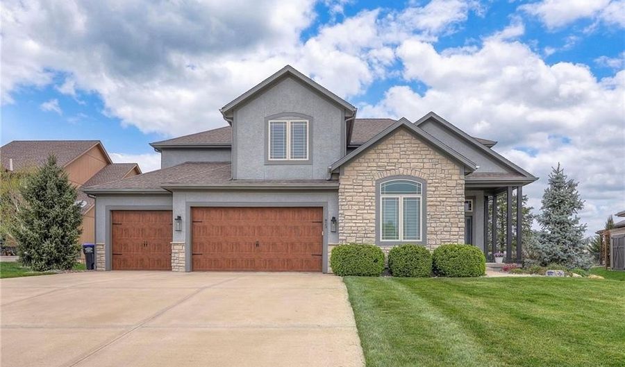 823 155th Cir, Basehor, KS 66007 - 5 Beds, 4 Bath