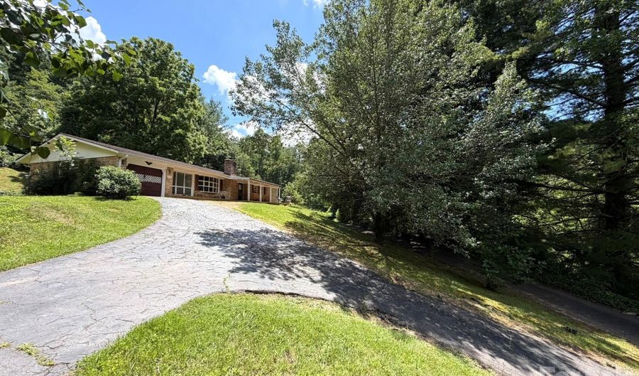 142 Avondale Rd, Asheville, NC 28803 - 4 Beds, 3 Bath